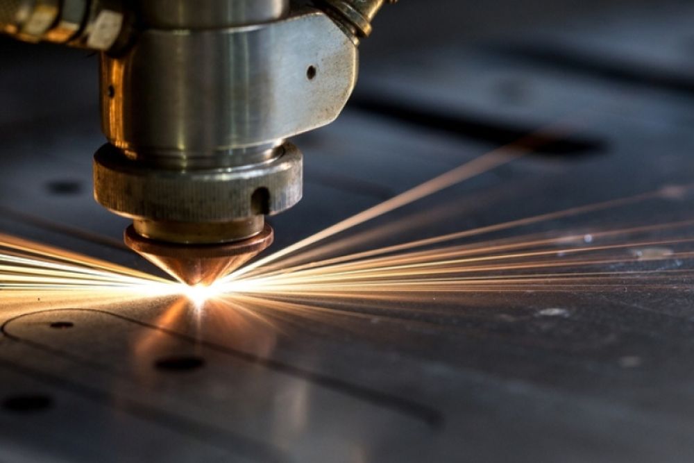 Taglio laser vantaggi della nuova tecnologia metalmeccanica